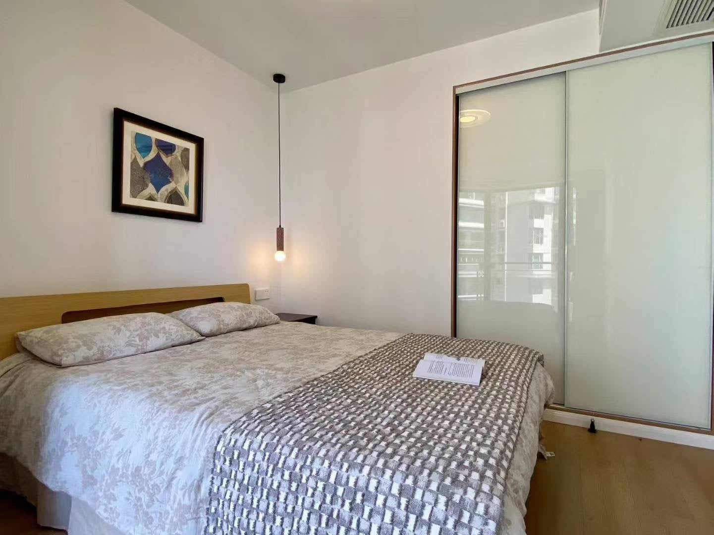 modern 1br apt at xujiahui 东方曼哈顿1房