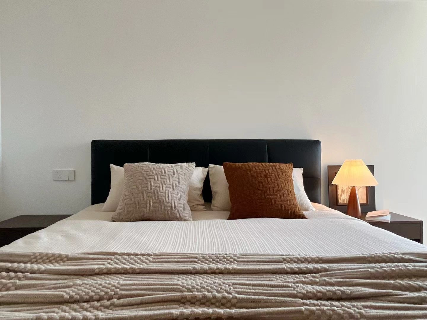 Newly 2br beside Suzhou river 中远两湾城2房