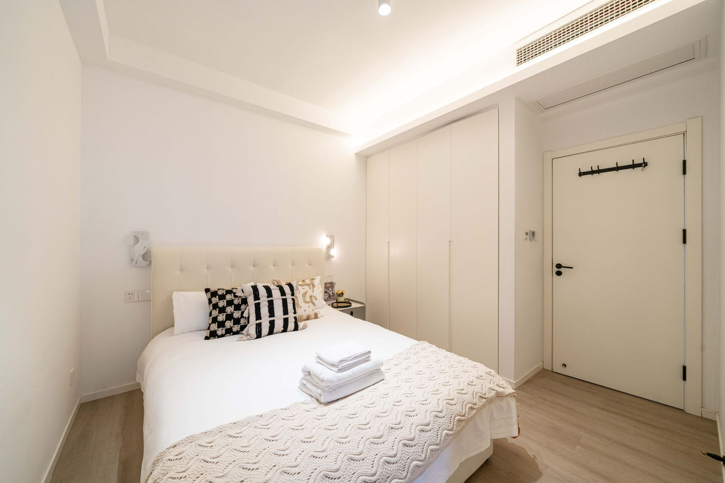 Modern 3br apt near Xintiandi 黄浦众鑫城3房带地暖