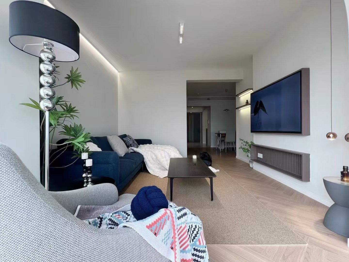 Beautiful 2br apt at one park 静安枫景2房