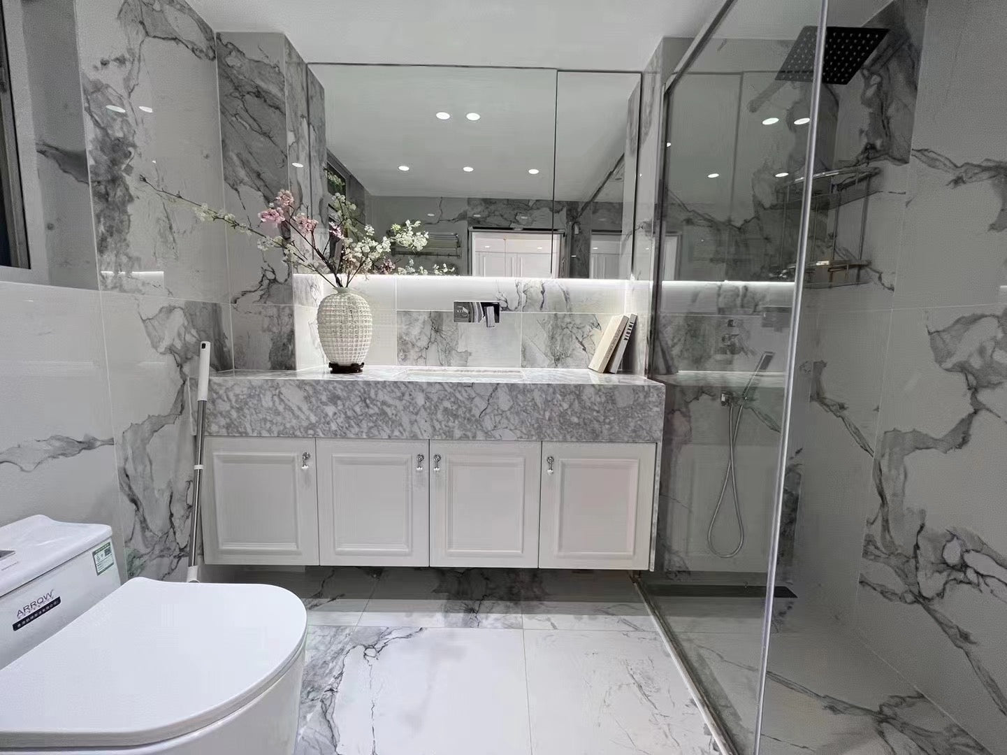 Modern 2br apt at jiangsu rd sta. 静安城2房地暖