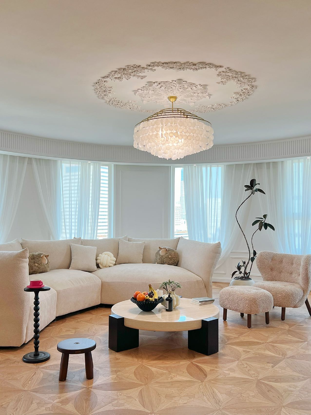 Spacious 3br + study apt 260sqm in Gubei 伦敦广场3+1房