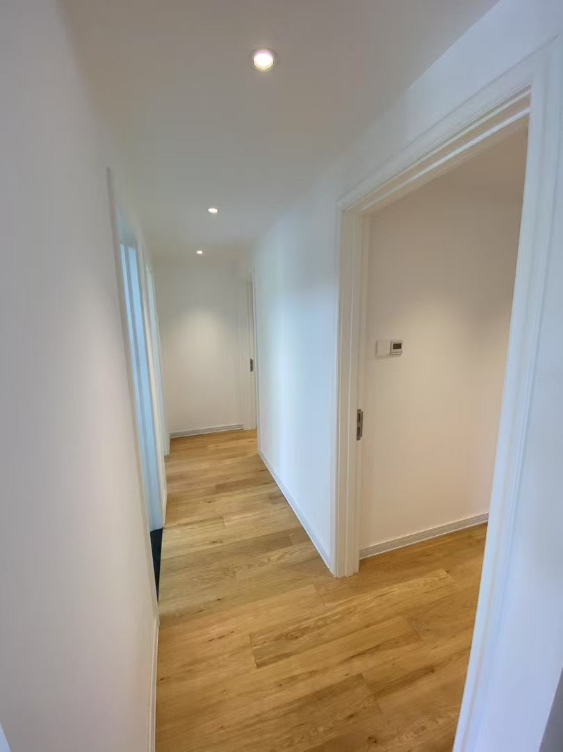 Modern 4br apt at middle wulumuqi rd 汇贤居4房