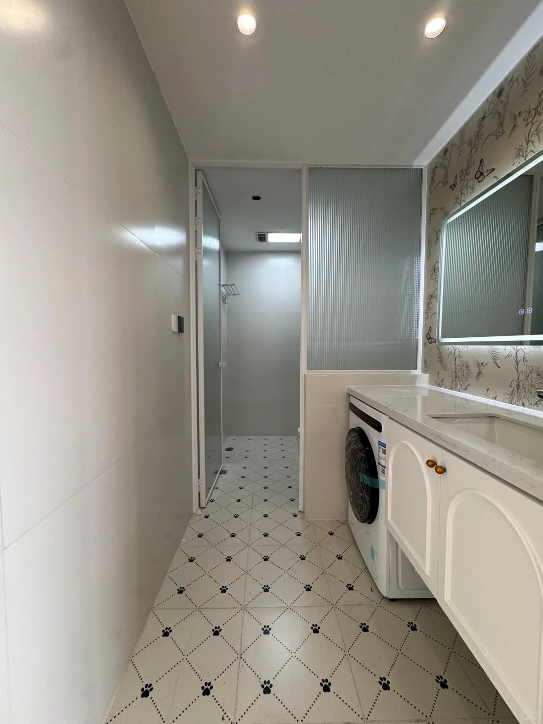 Spaciouse 1br at zhabei park 闸北公园1房