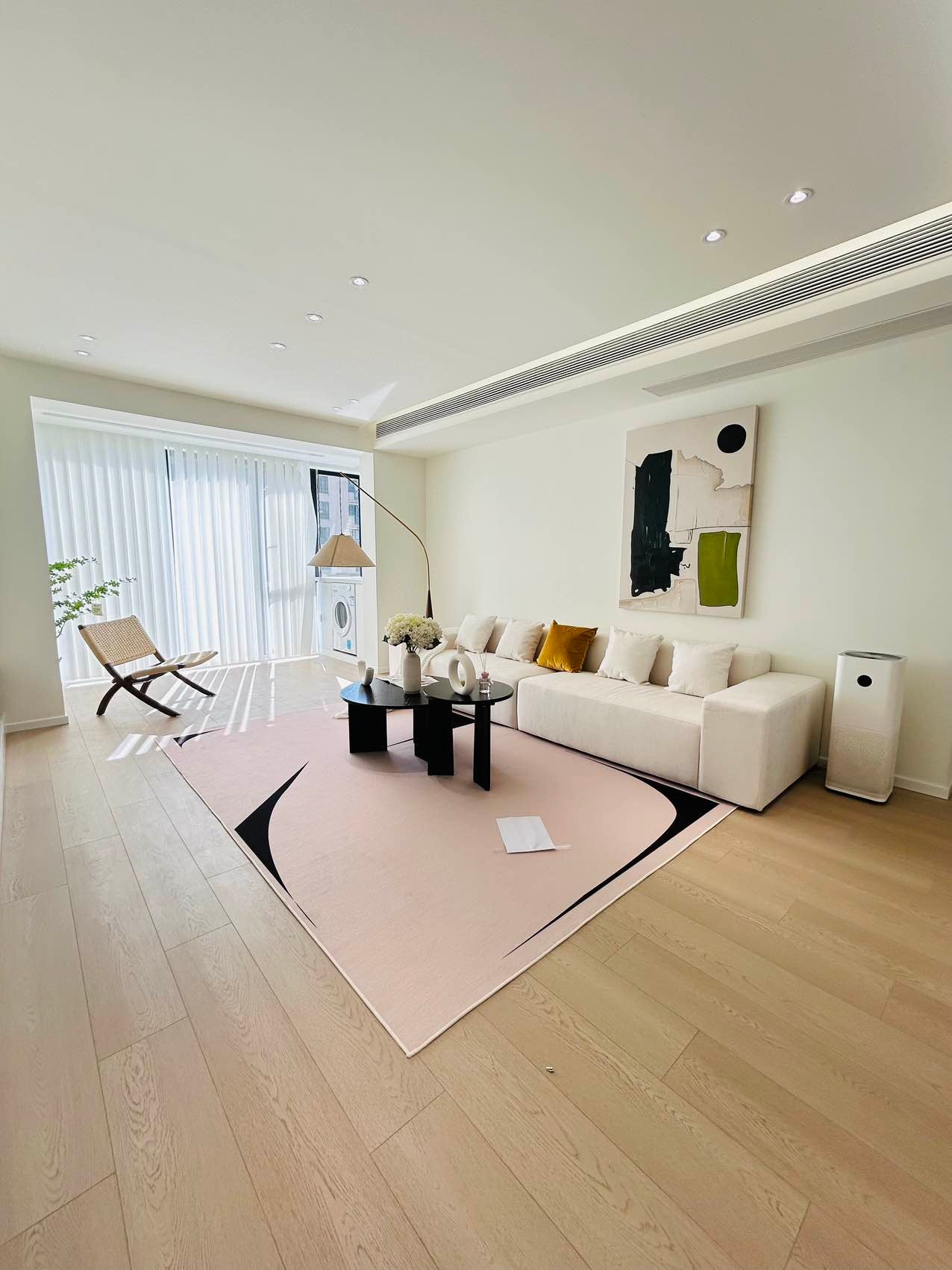 Bright 2br at loushanguan rd 虹桥万博花苑2房