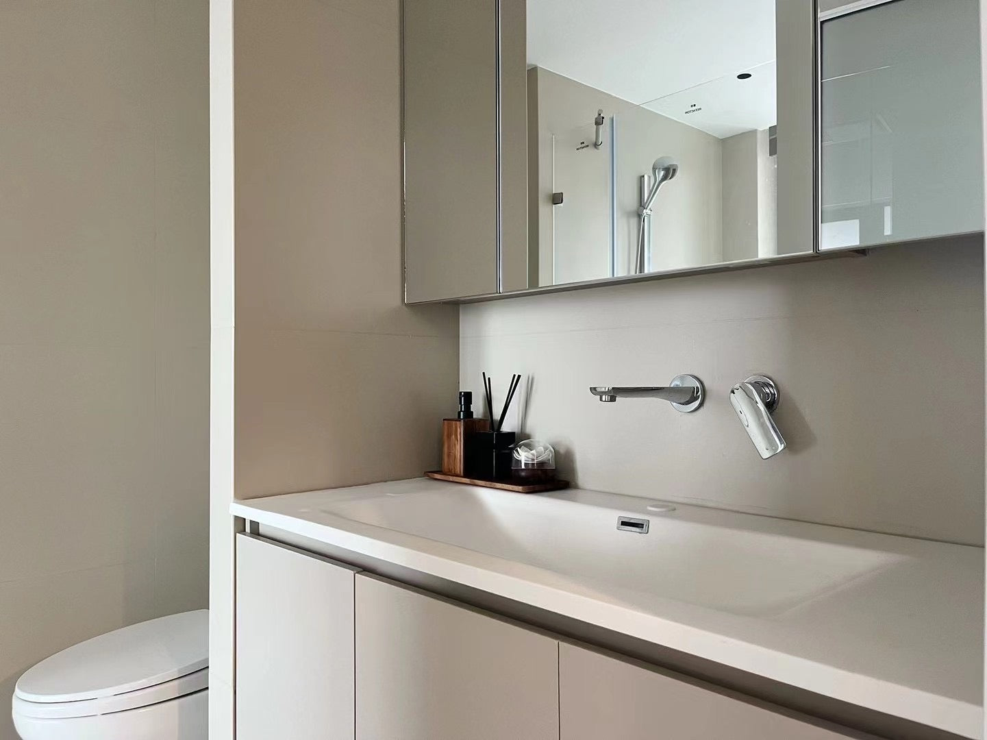 Newly 2br beside Suzhou river 中远两湾城2房