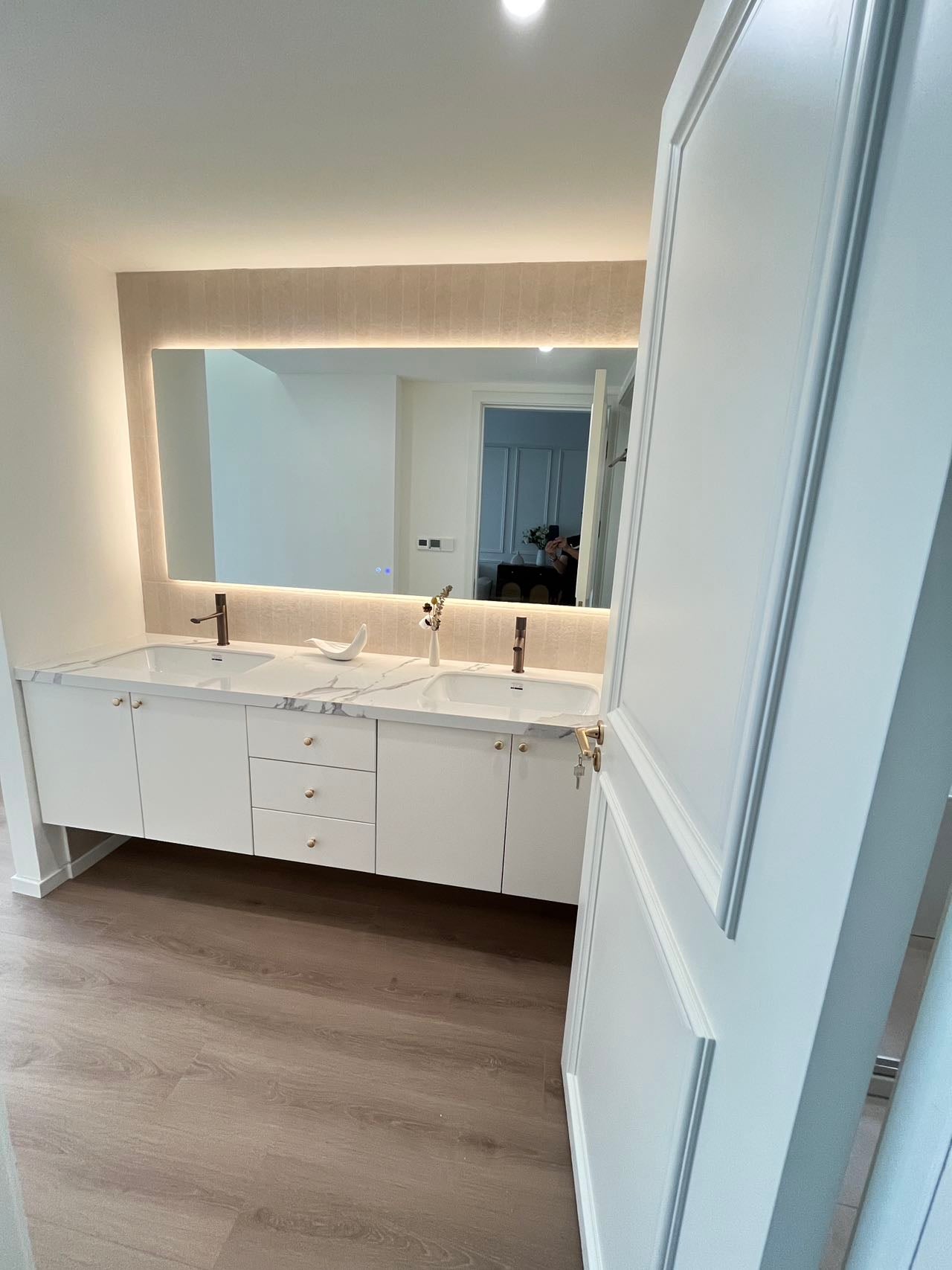 modern 3br 2baths apt at Xujiahui 福源汇居3房