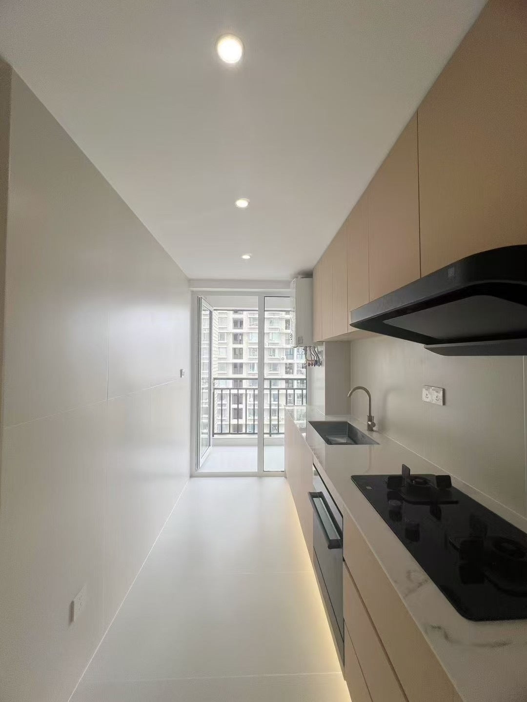 Spacious 3br with floor heating at jingan temple 静安艺阁3房