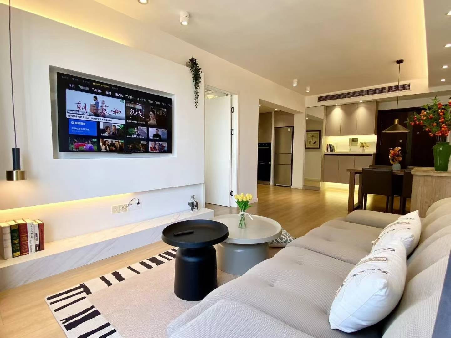 modern 1br apt at xujiahui 东方曼哈顿1房