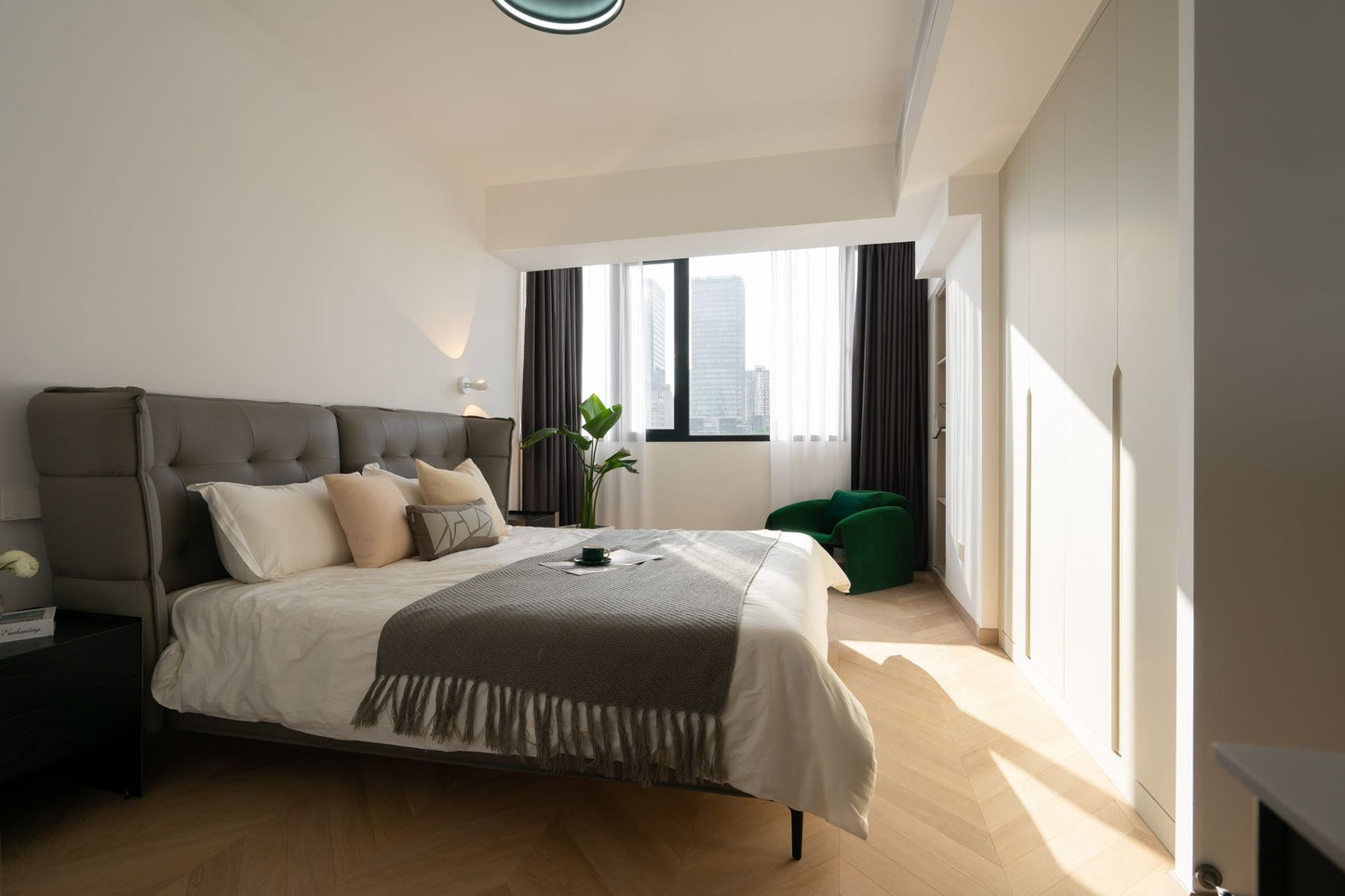 Modern 3br apt at north Xiangyang rd 襄乐大厦现代3房