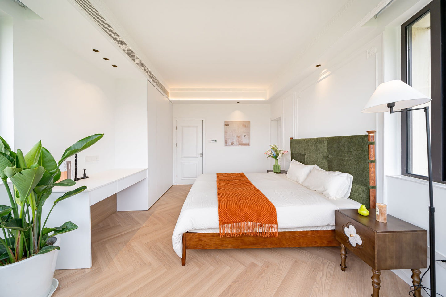 Luxury 4br 200sqm at Gubei 古北新苑4房200平米