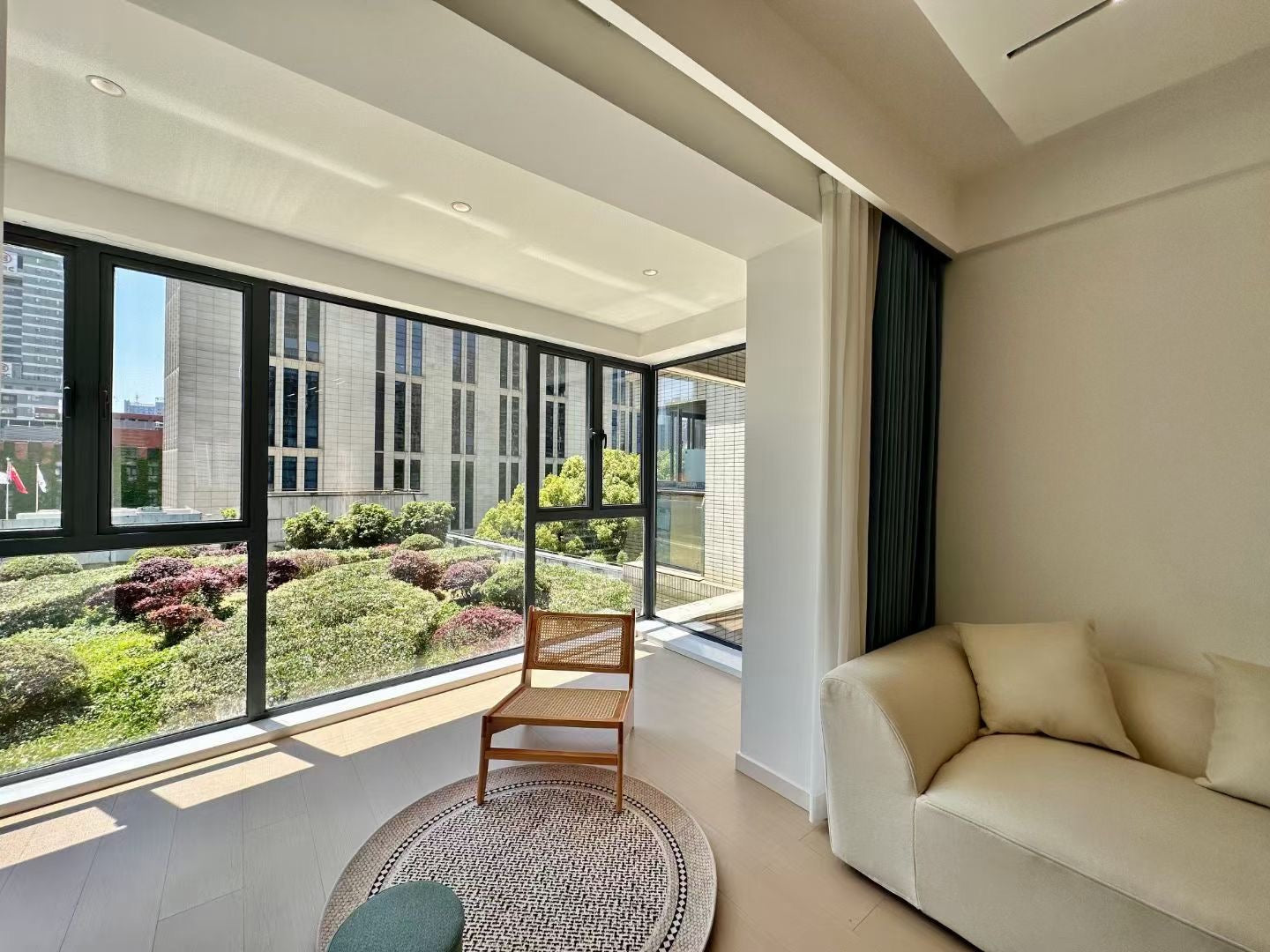 Beautiful 2br floor heating Jingan 静安凤凰苑2房