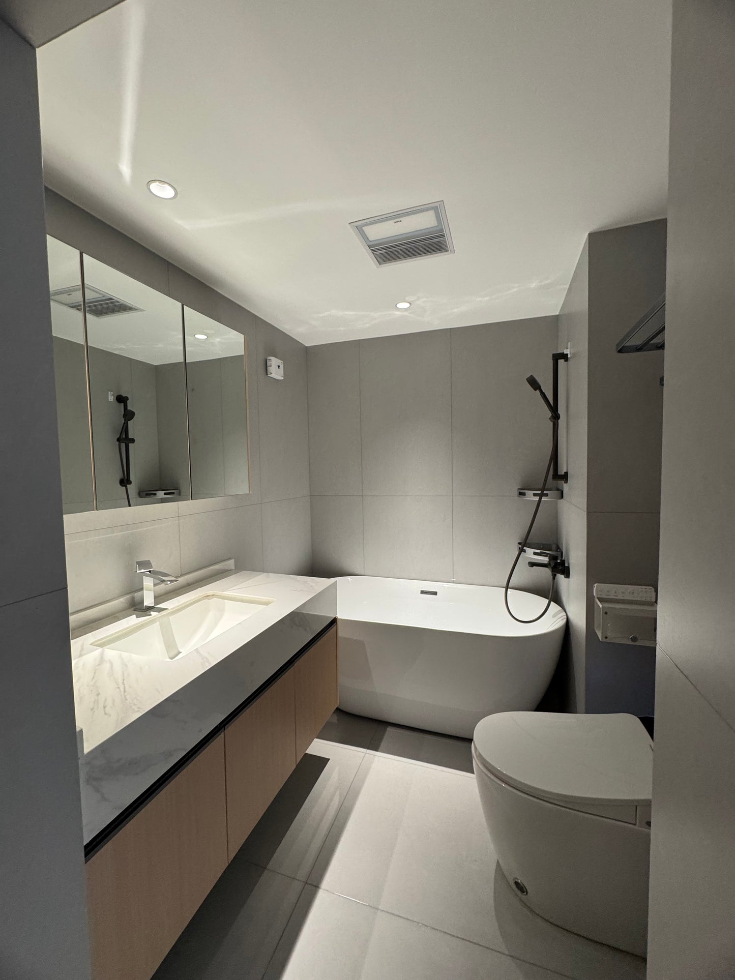 Newly 3br apt with nice view at wuding rd 翰林府邸新装修3房