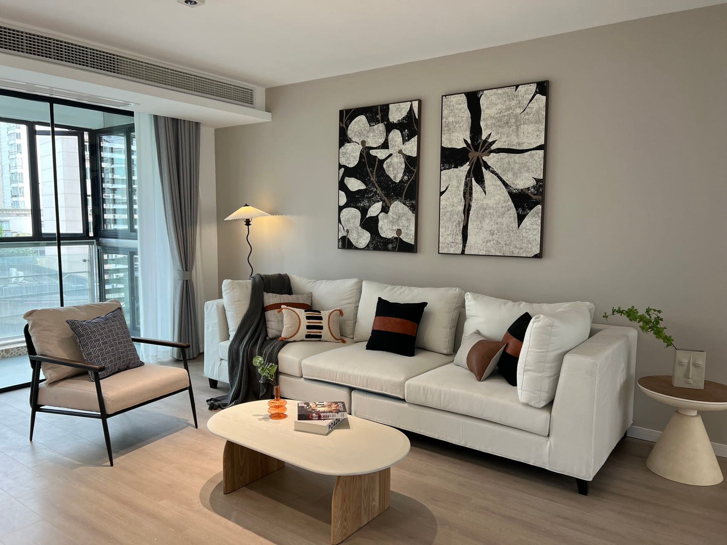 modern 2br 2baths apt at Xujiahui 福源汇居2房