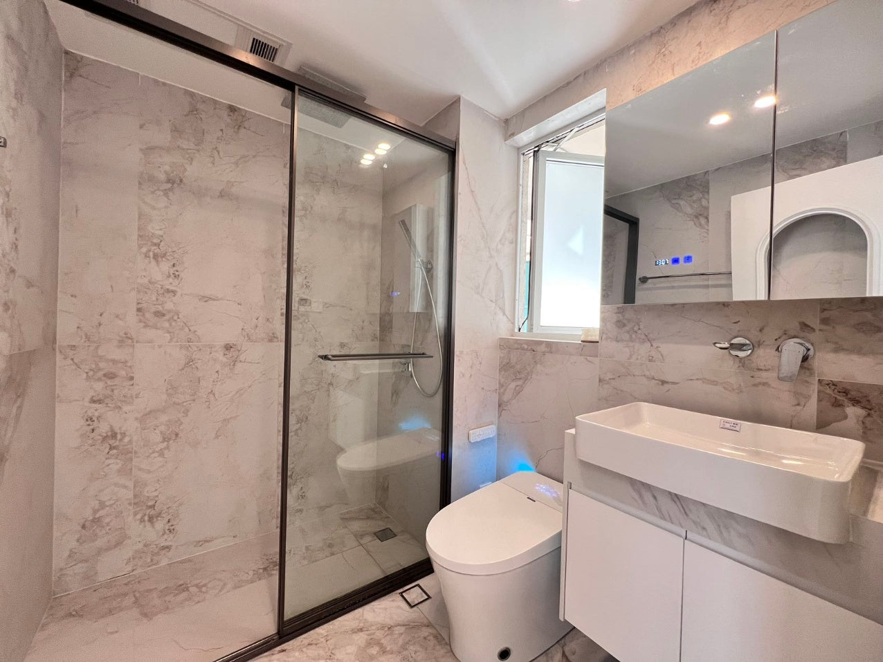 Newly 2br with balcony Jingan Temple 嘉园2房新装修阳台