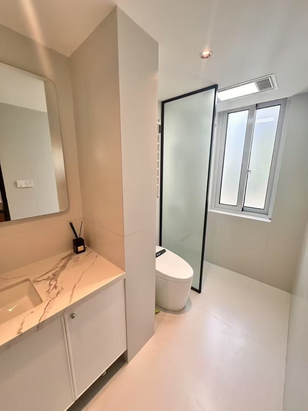 Modern 2br apt with garden 静安紫兰苑2房