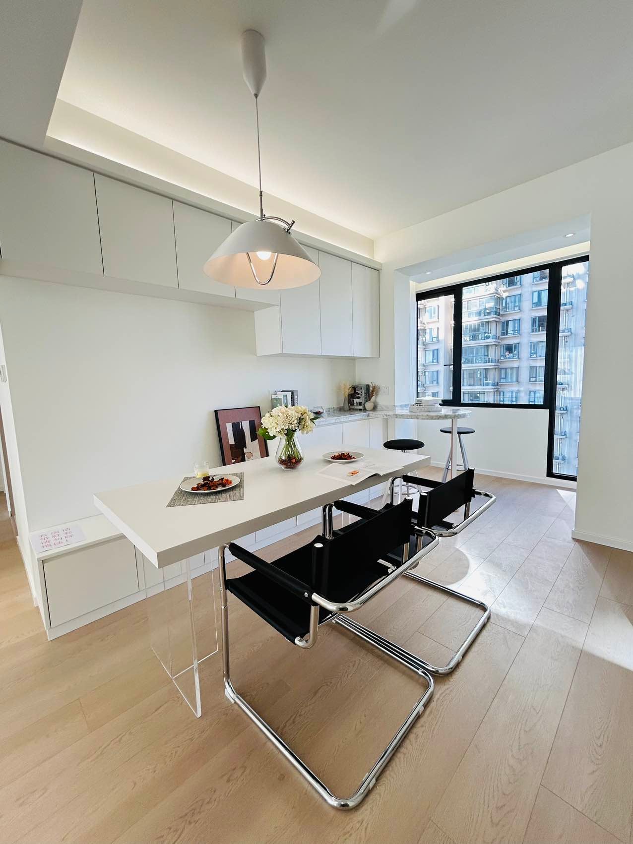 Bright 2br at loushanguan rd 虹桥万博花苑2房
