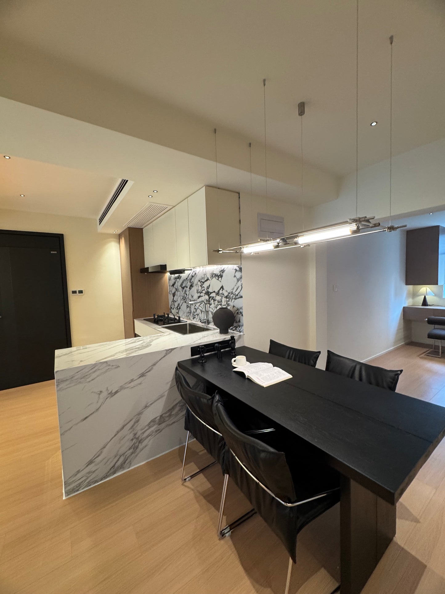 Newly 2br+ study at Jingan 静安河滨花园2+1房