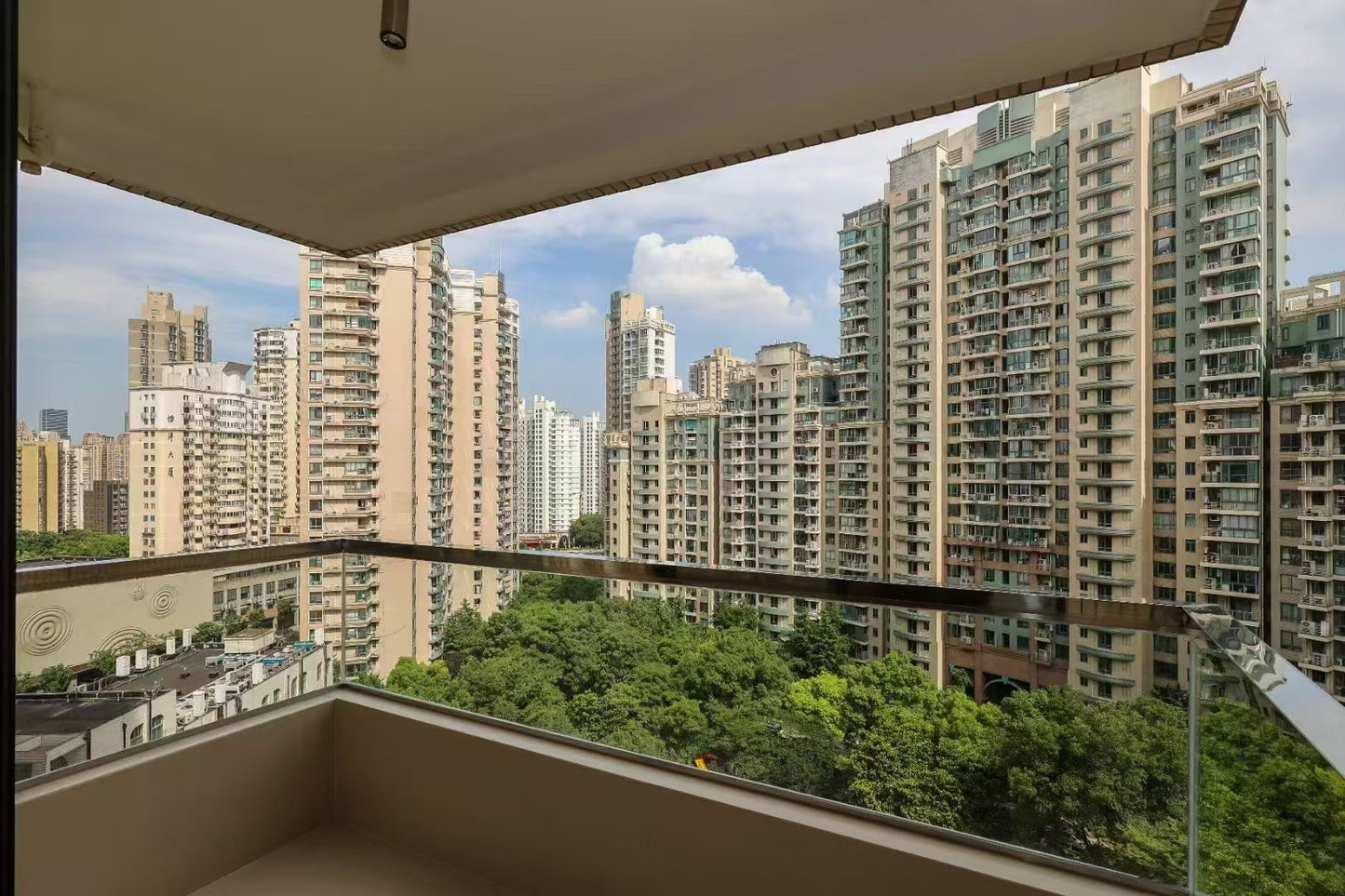 Newly 2br apt @ changshou rd 达安花园2房