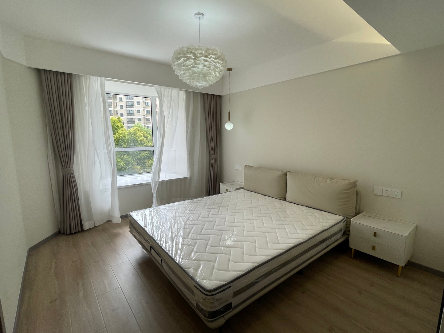 Modern bright 3br with river view 静安河滨花园3房河景