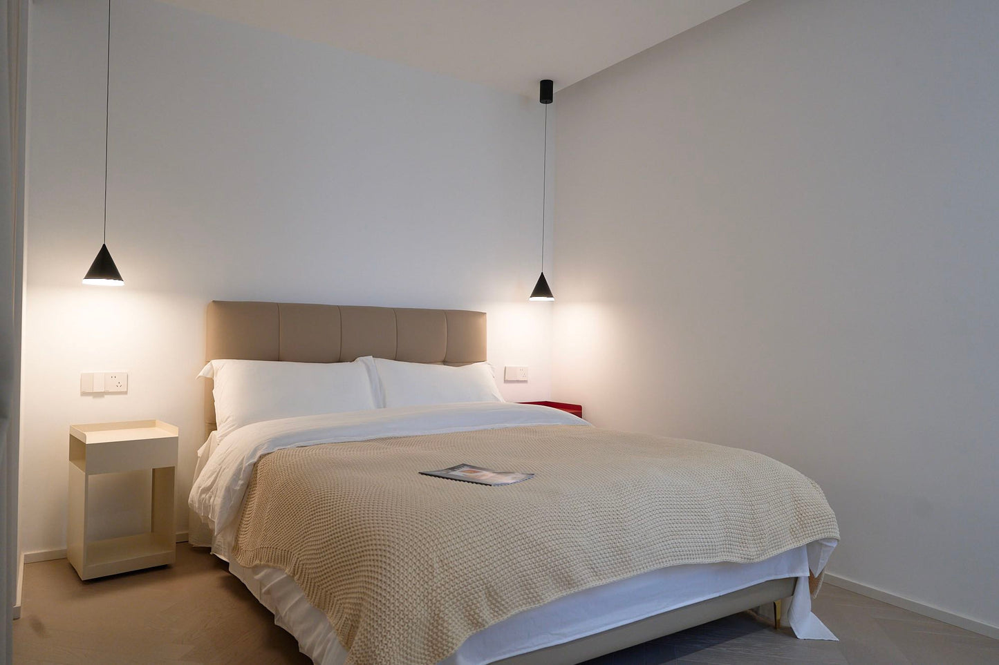 Newly 3br apt at west nanjing rd 嘉发大厦3房