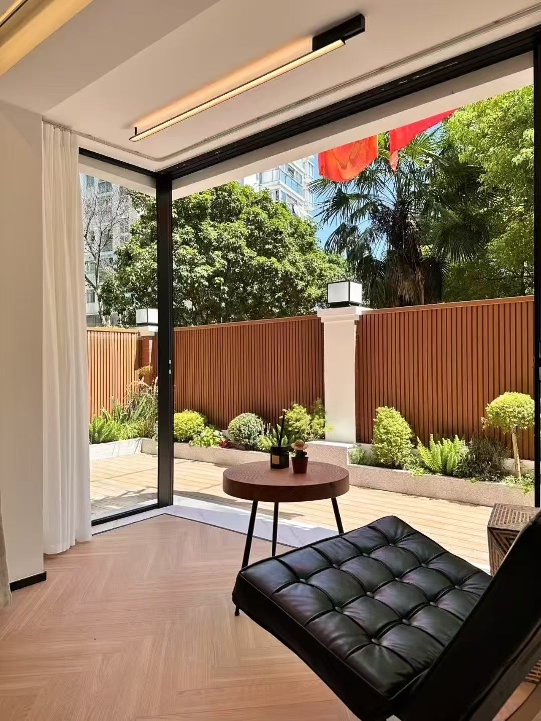 Modern 2br apt with garden 静安紫兰苑2房