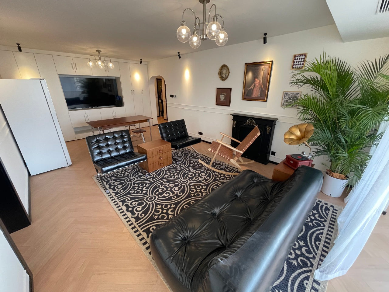 Modern 3br apt near Jiangsu rd station 君子兰公寓3房
