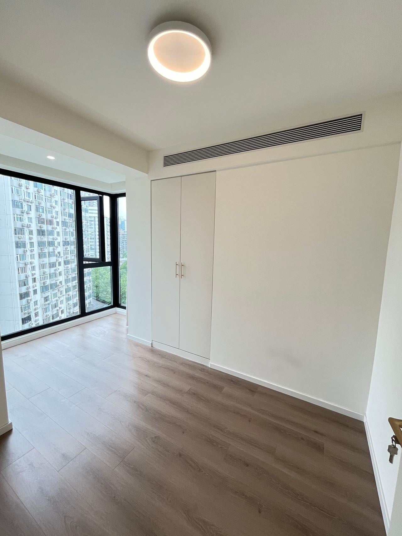 modern 3br 2baths apt at Xujiahui 福源汇居3房