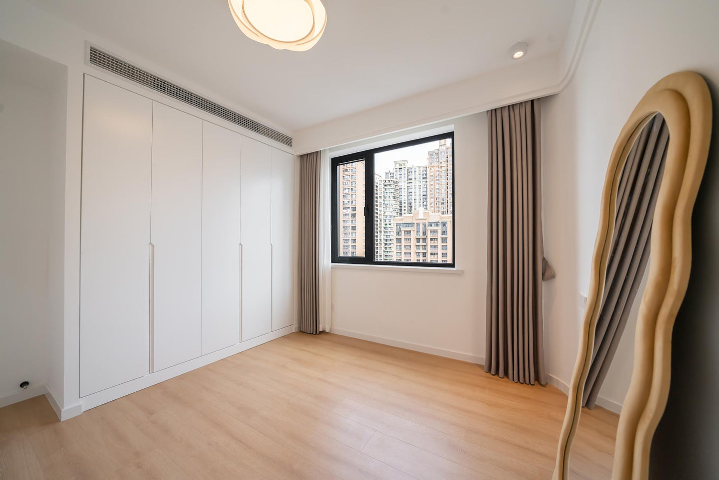 Modern 3br at lujiabang rd 明华大厦3房