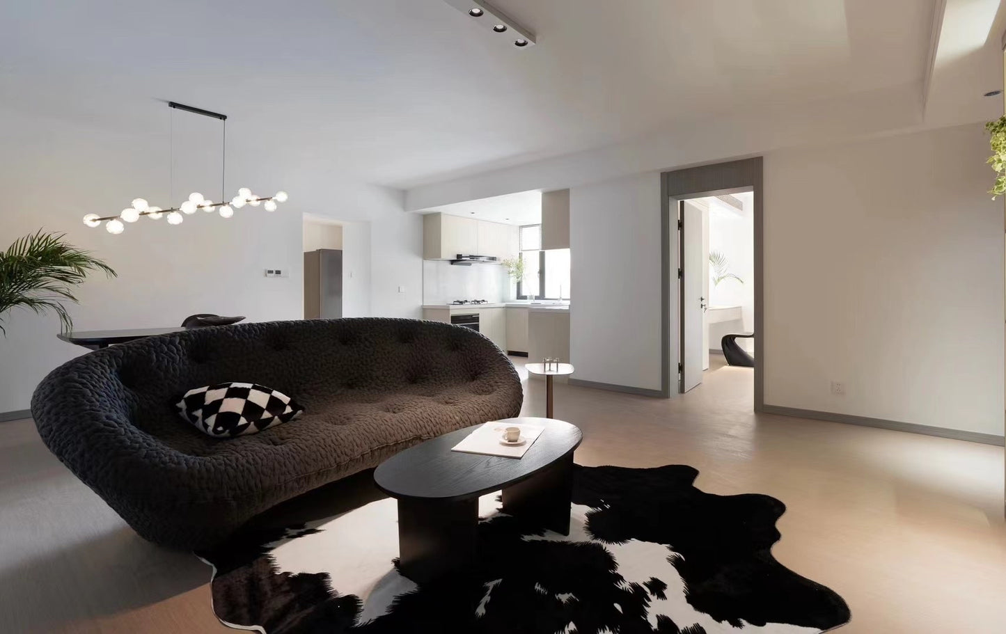 Nice 3br with balcony at jiaotong university 海富公寓3房