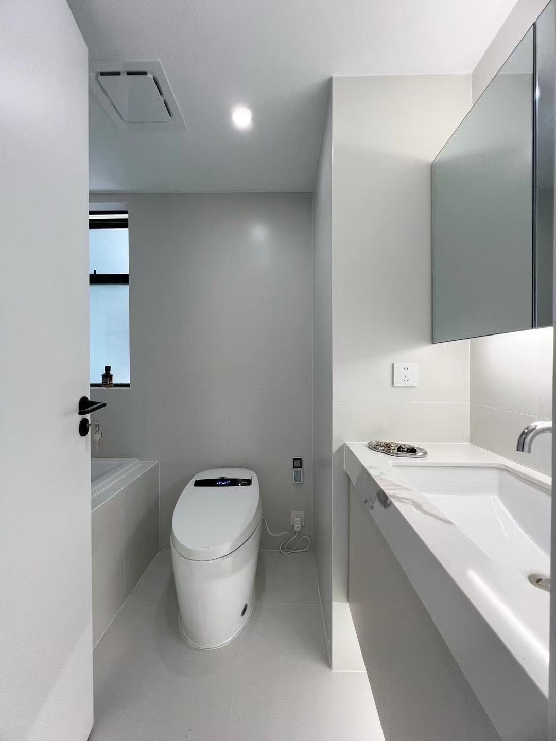 Beautiful 2br apt at one park 静安枫景2房