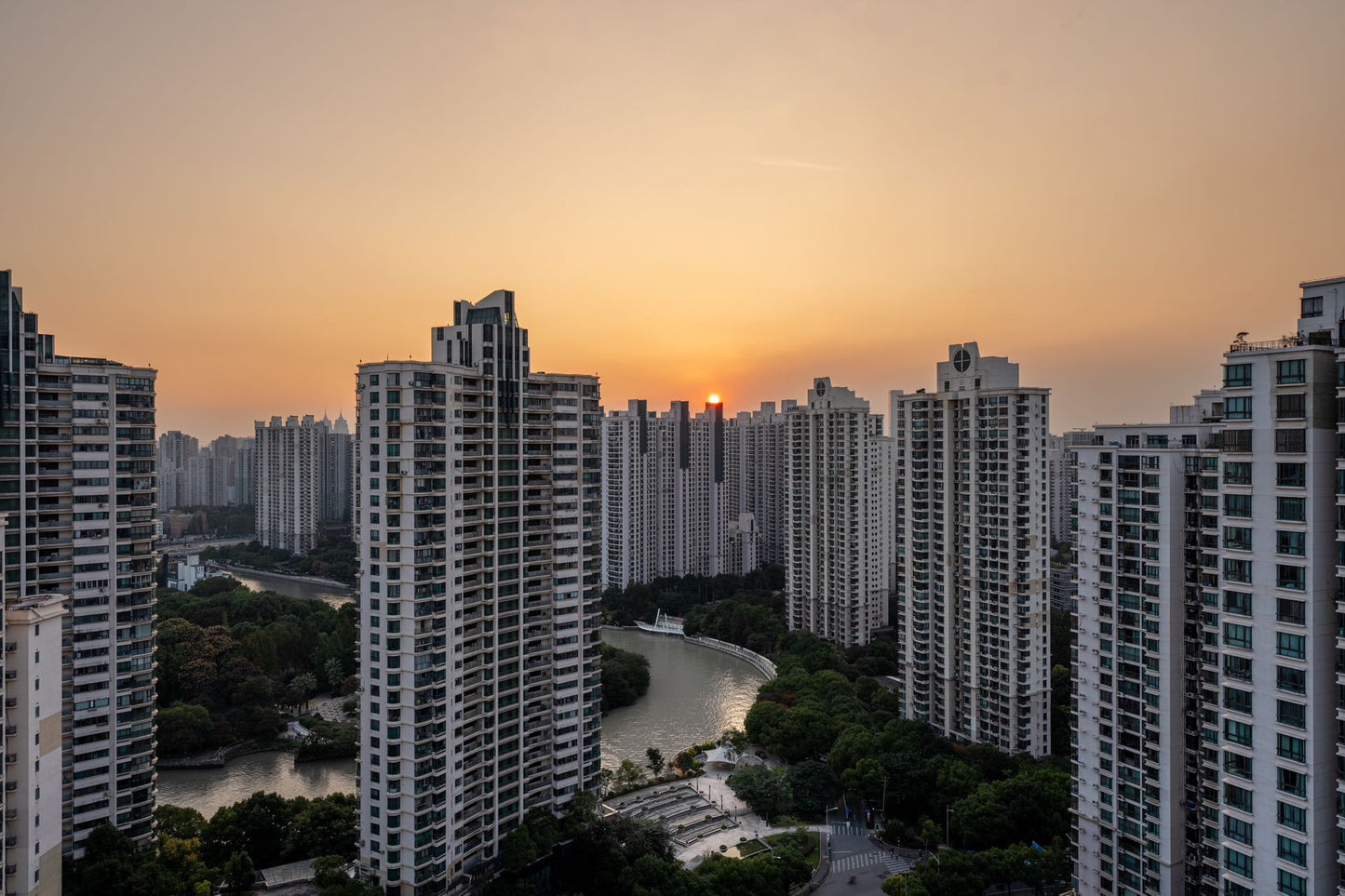 Penthouse 200sqm with roof terrace 中远两湾城3+1房带露台