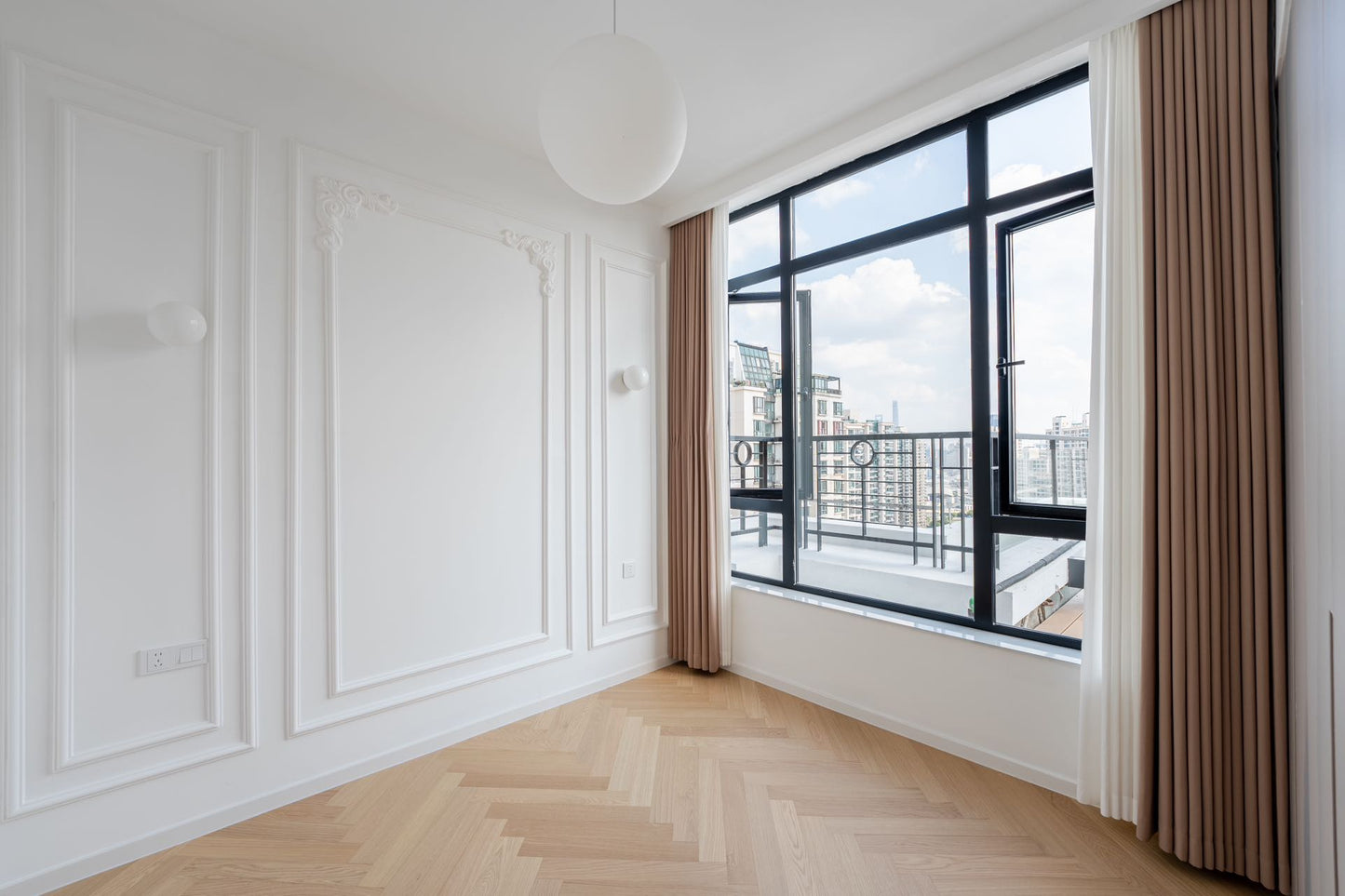 Penthouse 200sqm with roof terrace 中远两湾城3+1房带露台
