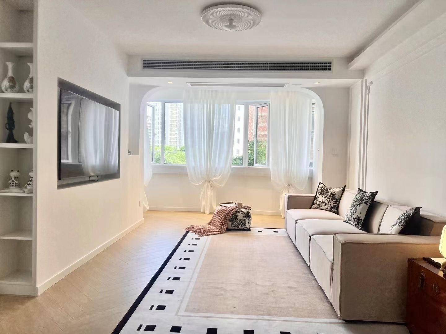 Modern 2br with floor heating in Jingan 日高公寓2房