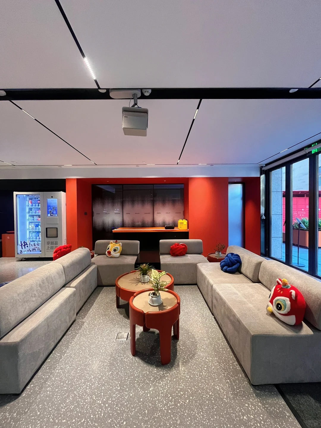 Service apt , 1br , Jingan - qiujiang rd .