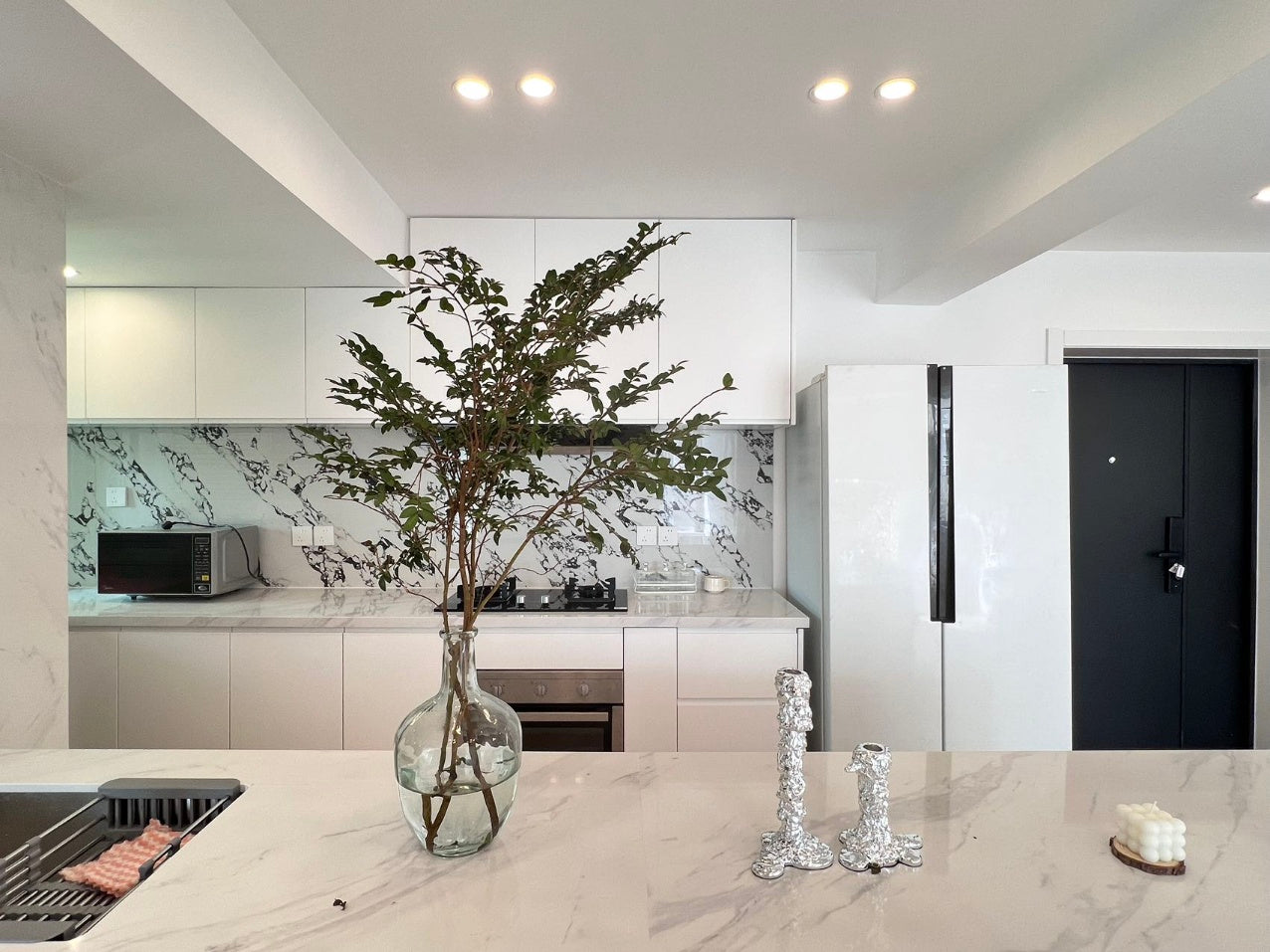 Newly 2br with balcony Jingan Temple 嘉园2房新装修阳台