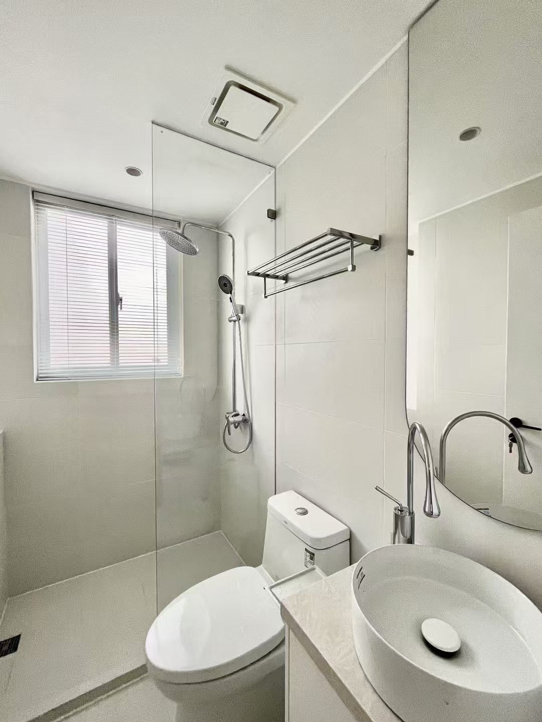 Spacious 4br apt with floor heating at jingan 银华苑4房