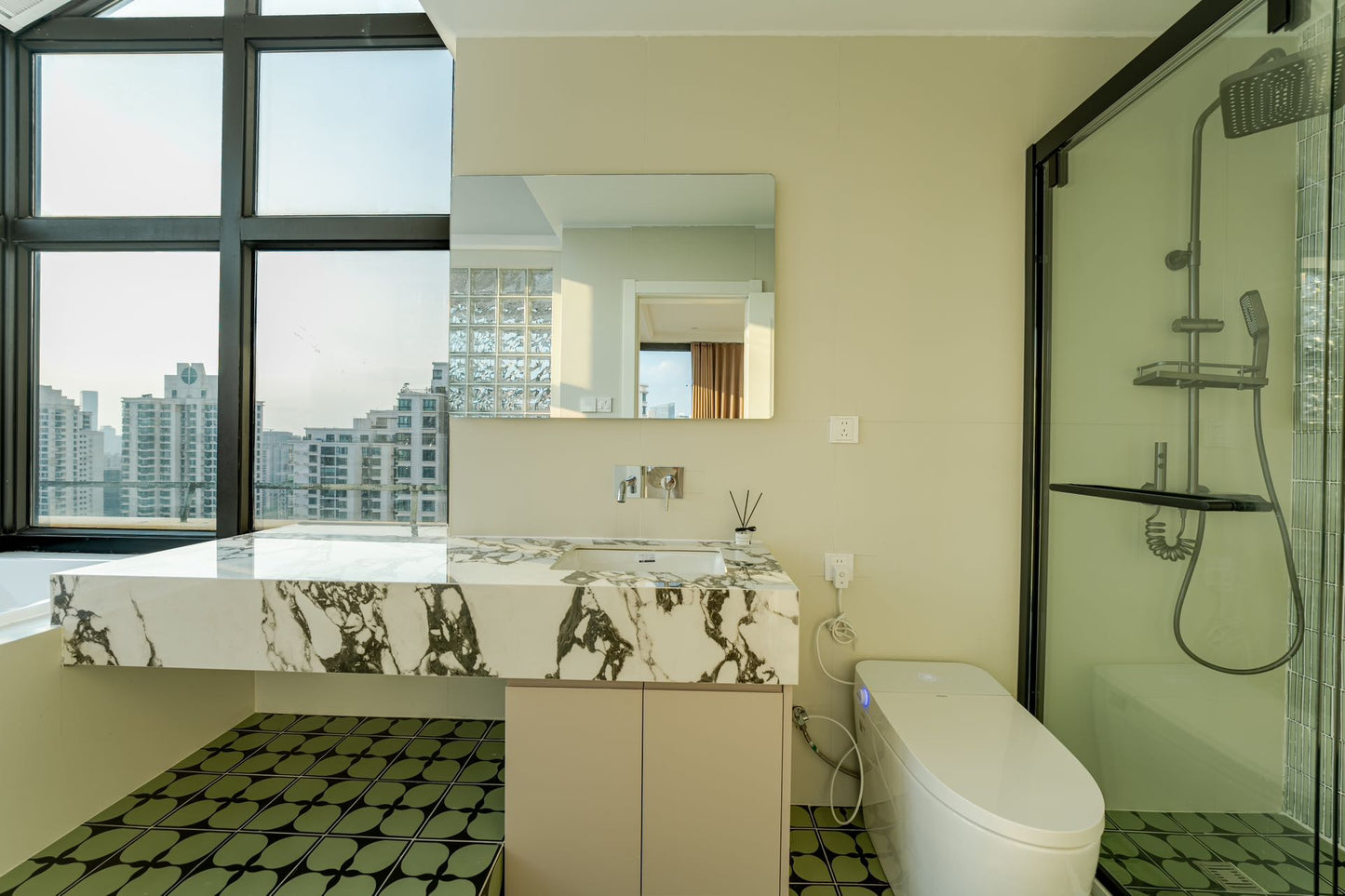 Penthouse 200sqm with roof terrace 中远两湾城3+1房带露台