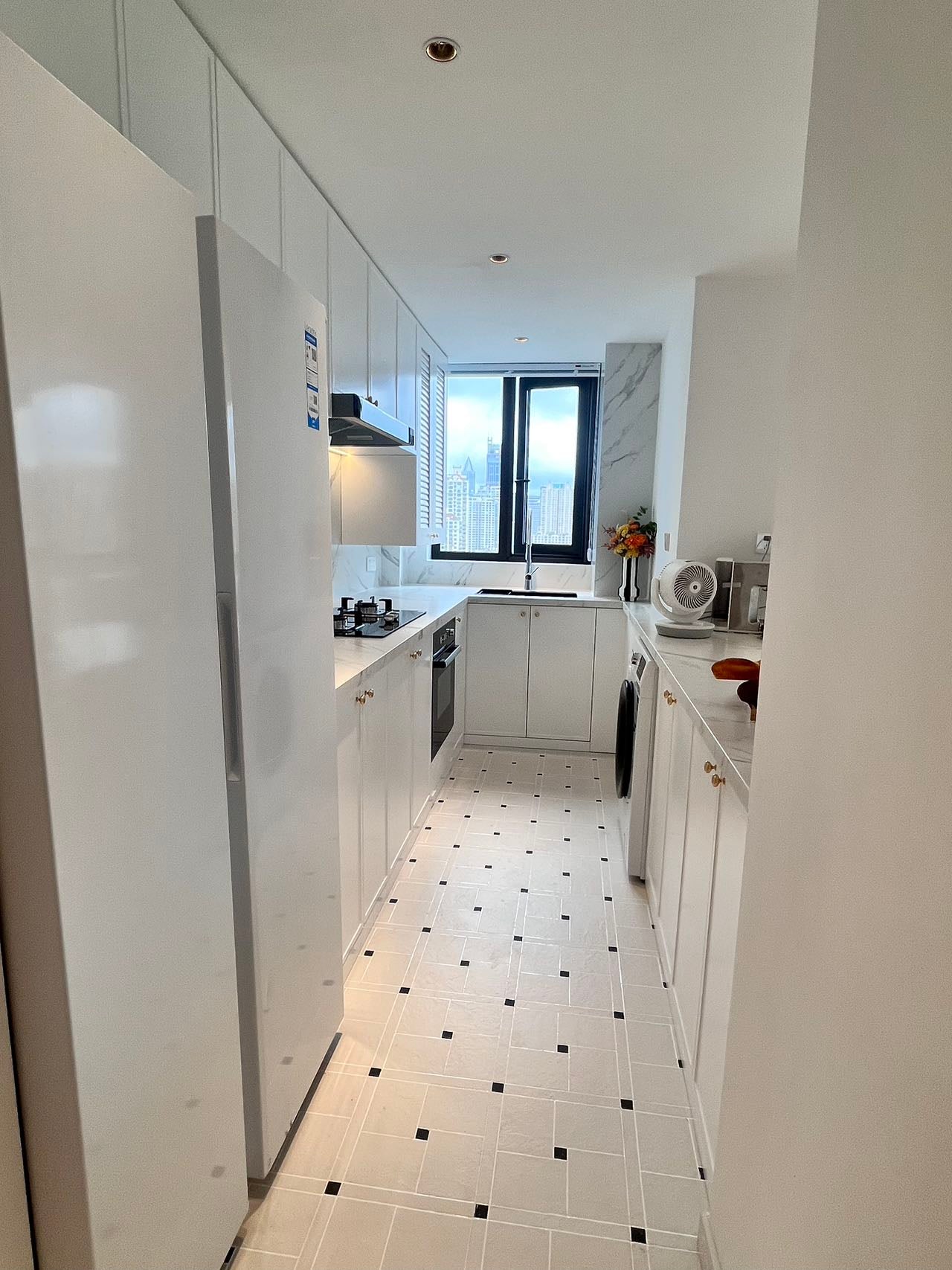 Beautiful 3br apt near Xintiandi 永业公寓3房法式奶油风