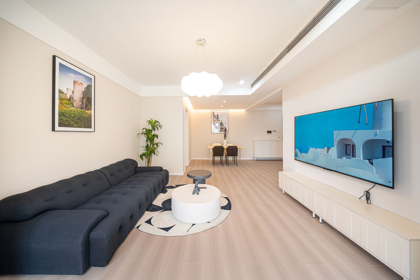 Nice 2br 2baths apt at tianshan oasis riviera 天山河畔2房