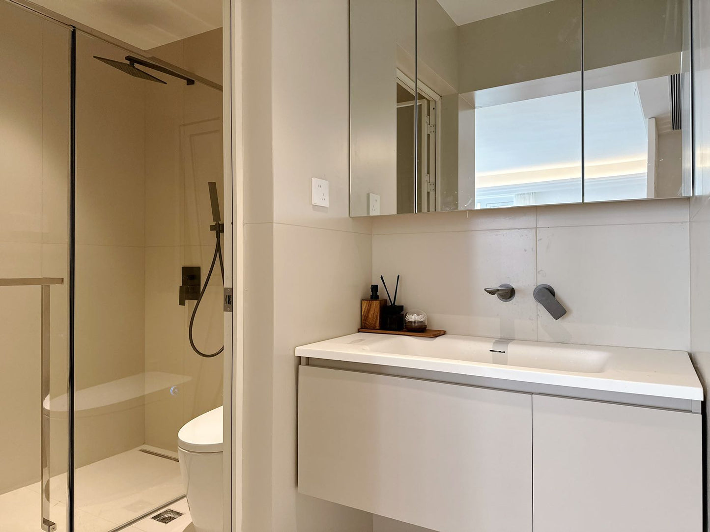 Modern 3br apt good design 中远两湾城3房