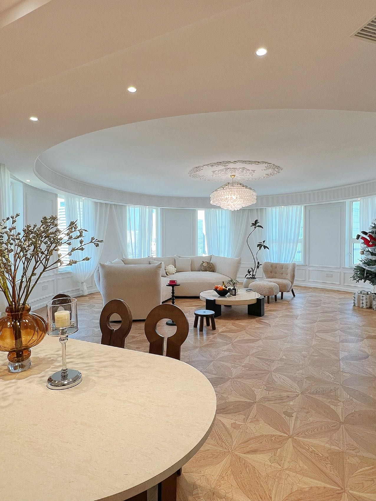 Spacious 3br + study apt 260sqm in Gubei 伦敦广场3+1房