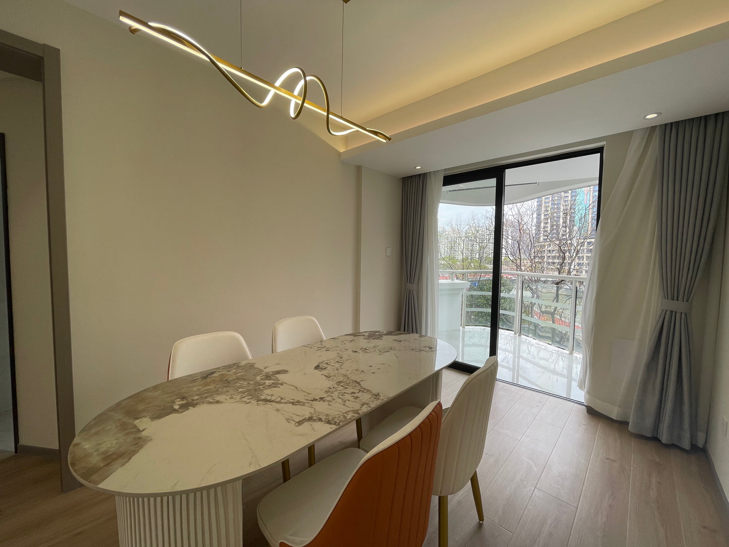 Modern bright 3br with river view 静安河滨花园3房河景