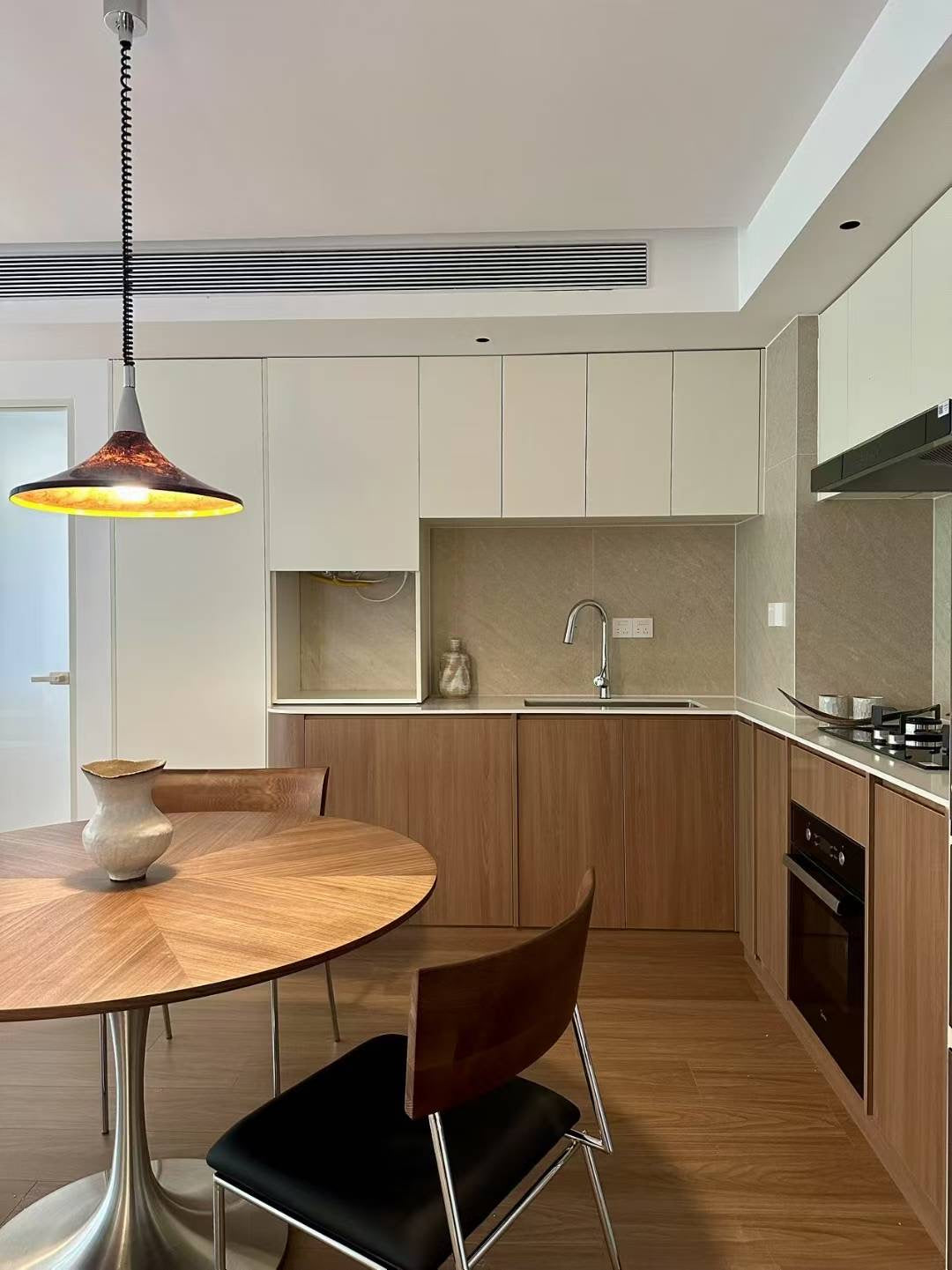 Newly 2br beside Suzhou river 中远两湾城2房