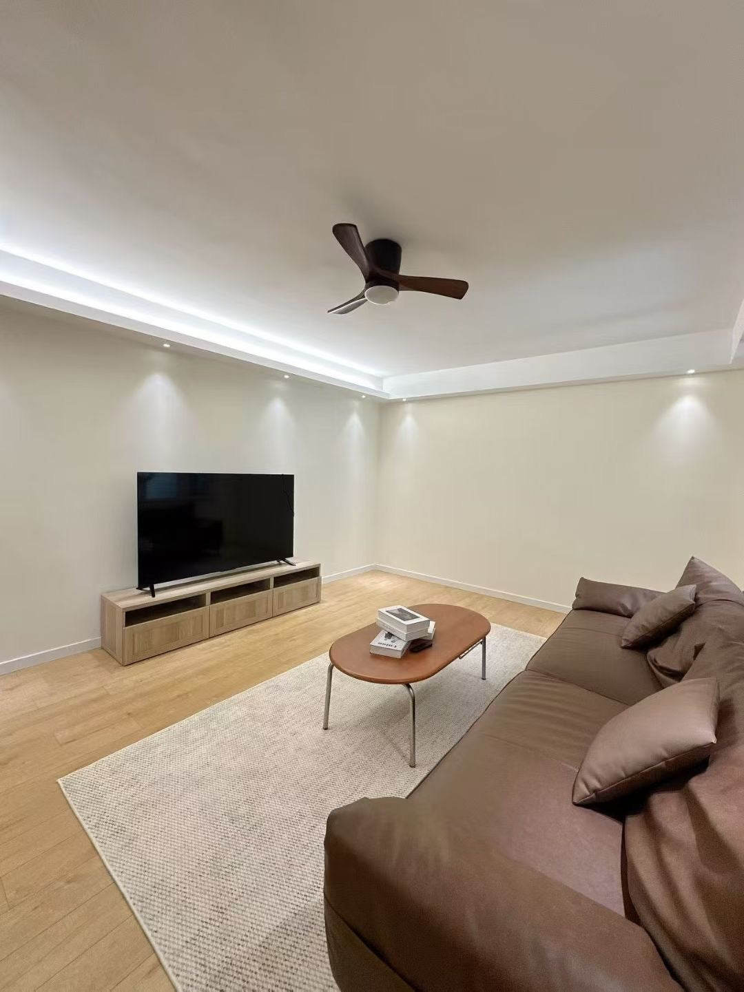 modern 2br with balcony at wuding rd 鑫和大厦2房带阳台