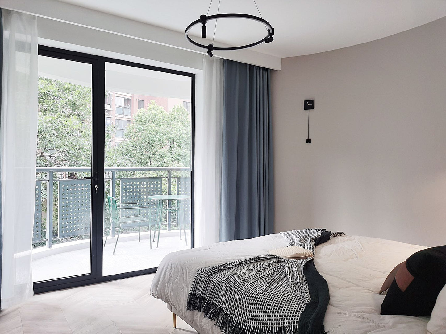 Modern 3br with balcony / Zhongshan park 城宁花苑3房