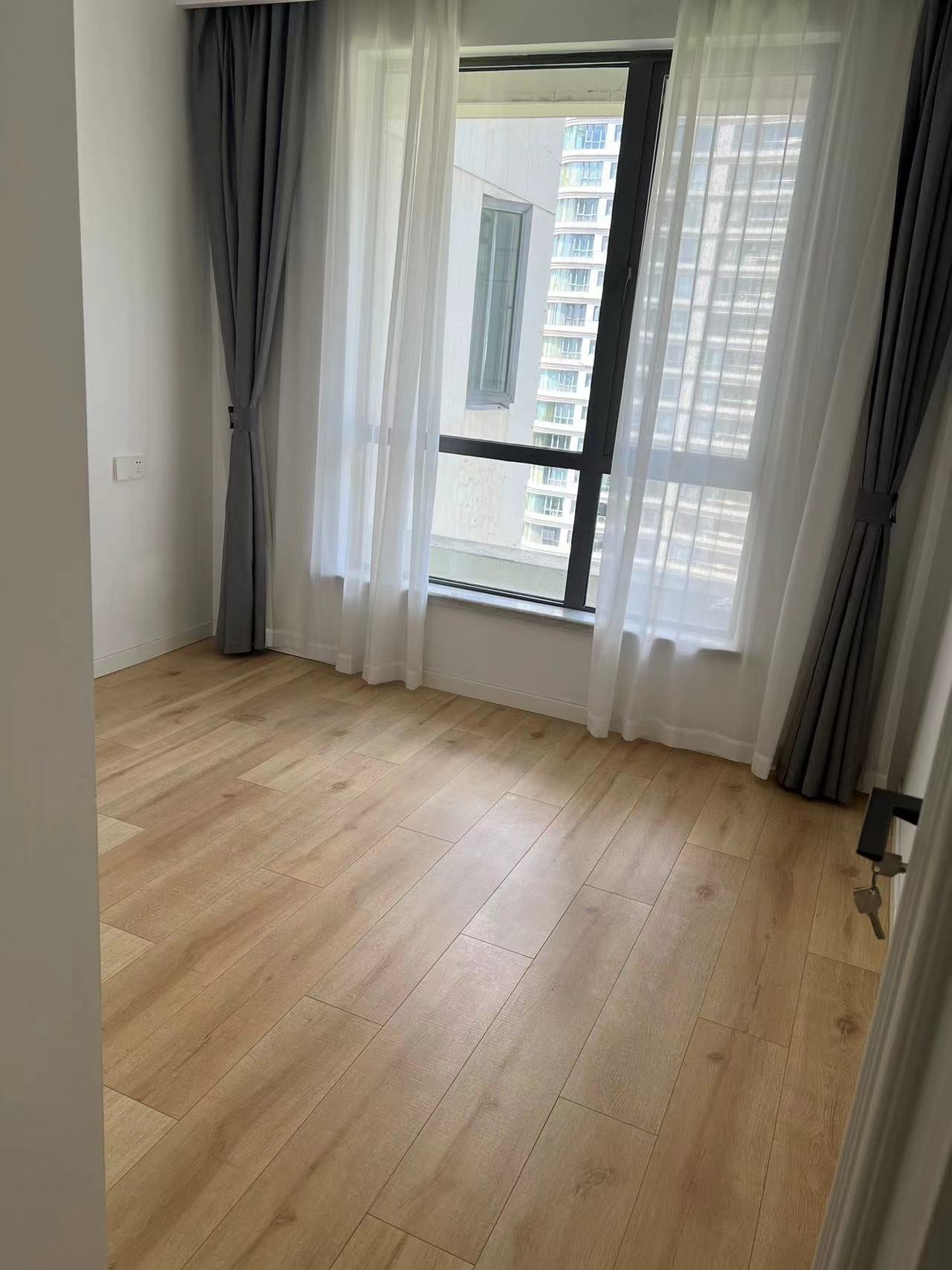 Modern 3br at top of city 中凯城市之光3房