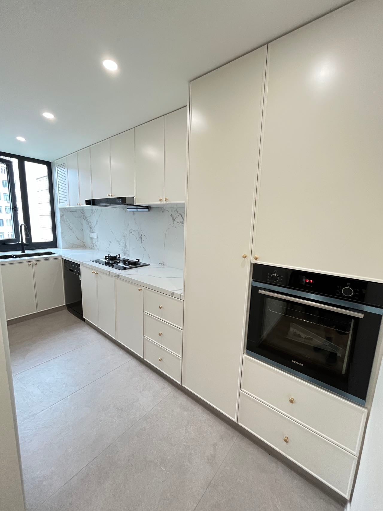 modern 3br 2baths apt at Xujiahui 福源汇居3房