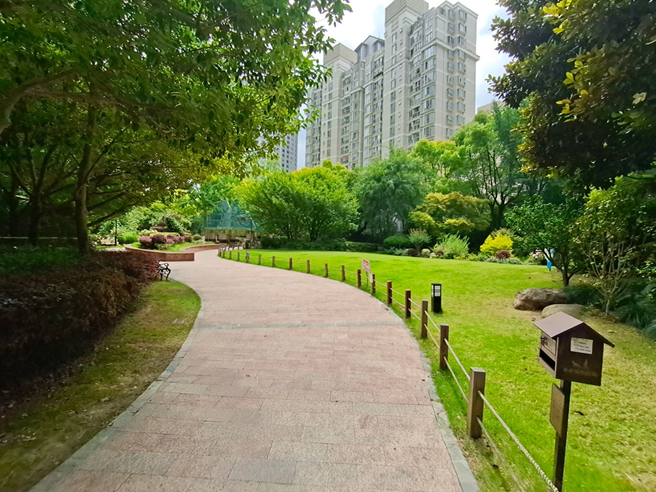 modern 2br 2baths apt at Xujiahui 福源汇居2房