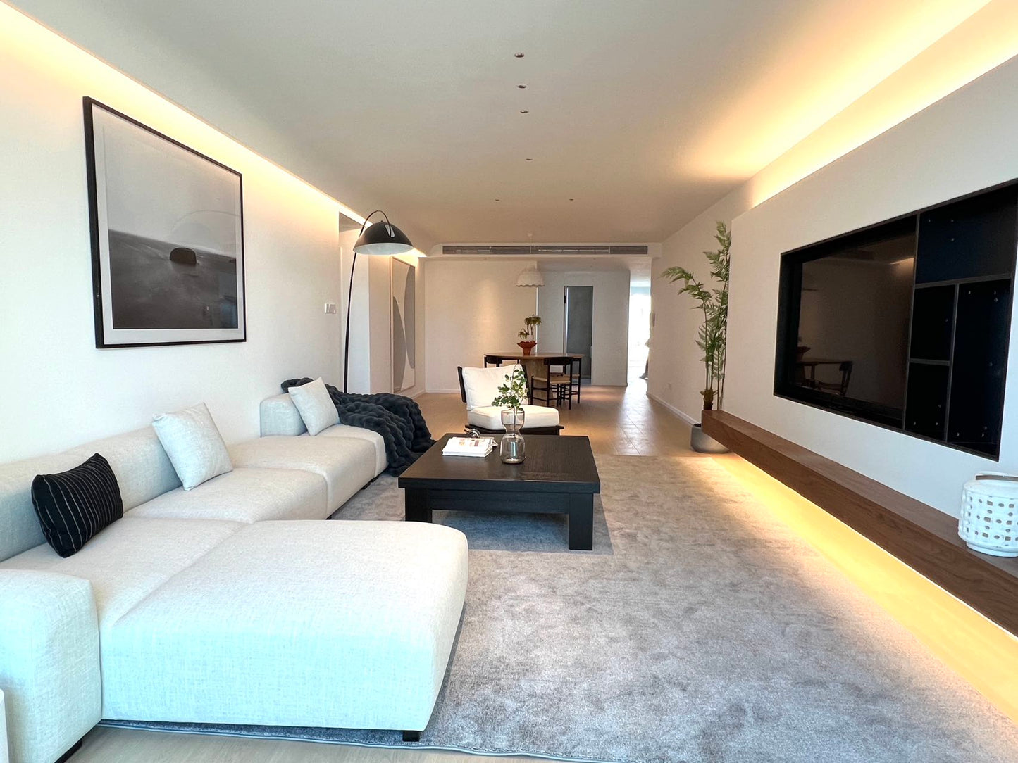 Spacious 3+1br with floor heating / Xujiahui 徐家汇花园3+1房